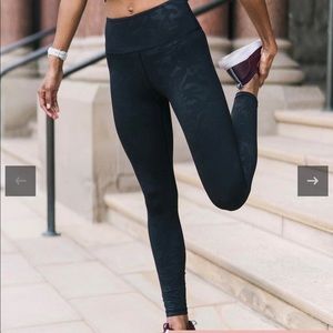 Zyia Midnight Camo Light N Tight 7/8 24” Leggings - Size 4